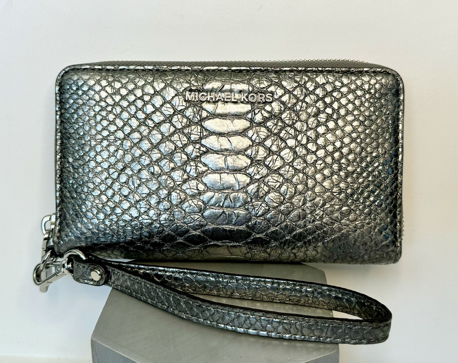 Michael Kors Grey Python Embossed Leather Multi Function Wristlet Phone Case EUC