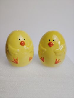 Easter Chick Egg Salt & Pepper Shakers Egg Shape Yellow ~ New 3-1/2”h