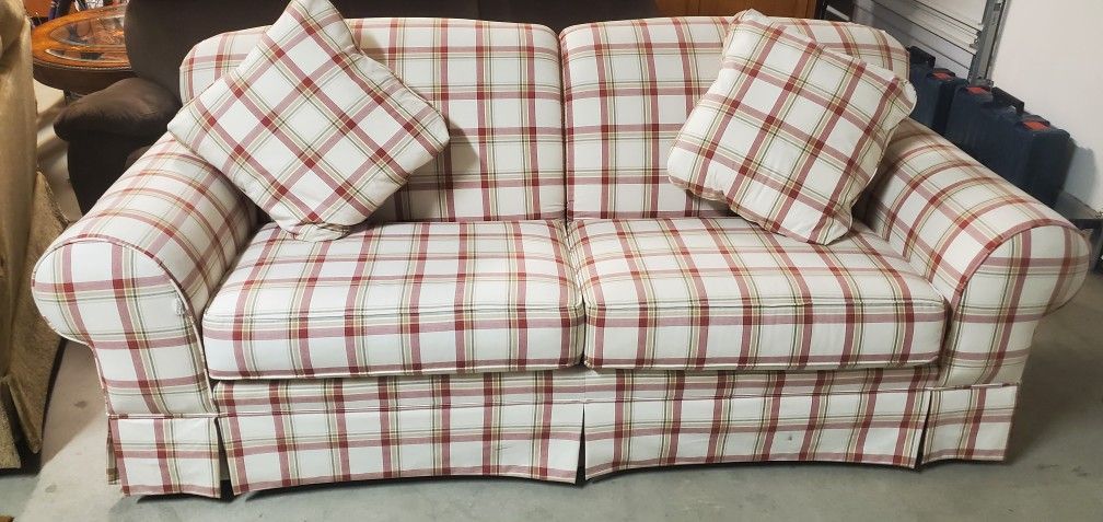Farmhouse Style Sofa with Reversible Firm Cushions.