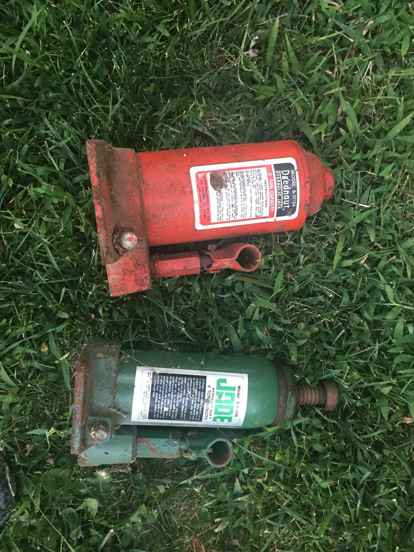 2 Hydraulic 8 And 6 Ton Jacks