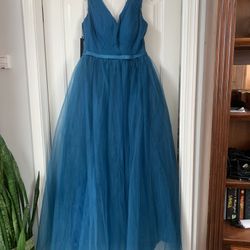 Ball Gown Style Prom Dress: Size 14 (US)