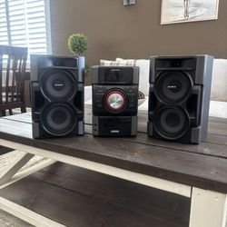 Dual Sony Speakers With Sony Cd Player