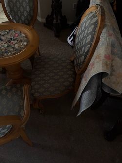 free dinette set in fair condition needs a little TLC, but it’s free. I also have the glass top that goes with it.
