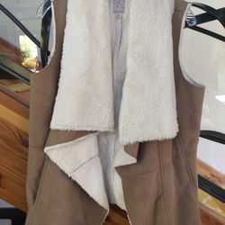 Women’s Medium Tan Long Sherpa Vest