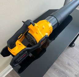 DEWALT FLEXVOLT 60V MAX 125 MPH 600 CFM Brushless Cordless Battery Powered Blower - TOOL ONLY . Battery and charger not included.