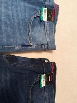 2 New Lucky Brand Men’s 223 Straight Jeans – Size 38
