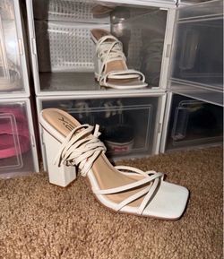 Women’s 7.5 white lace up heels