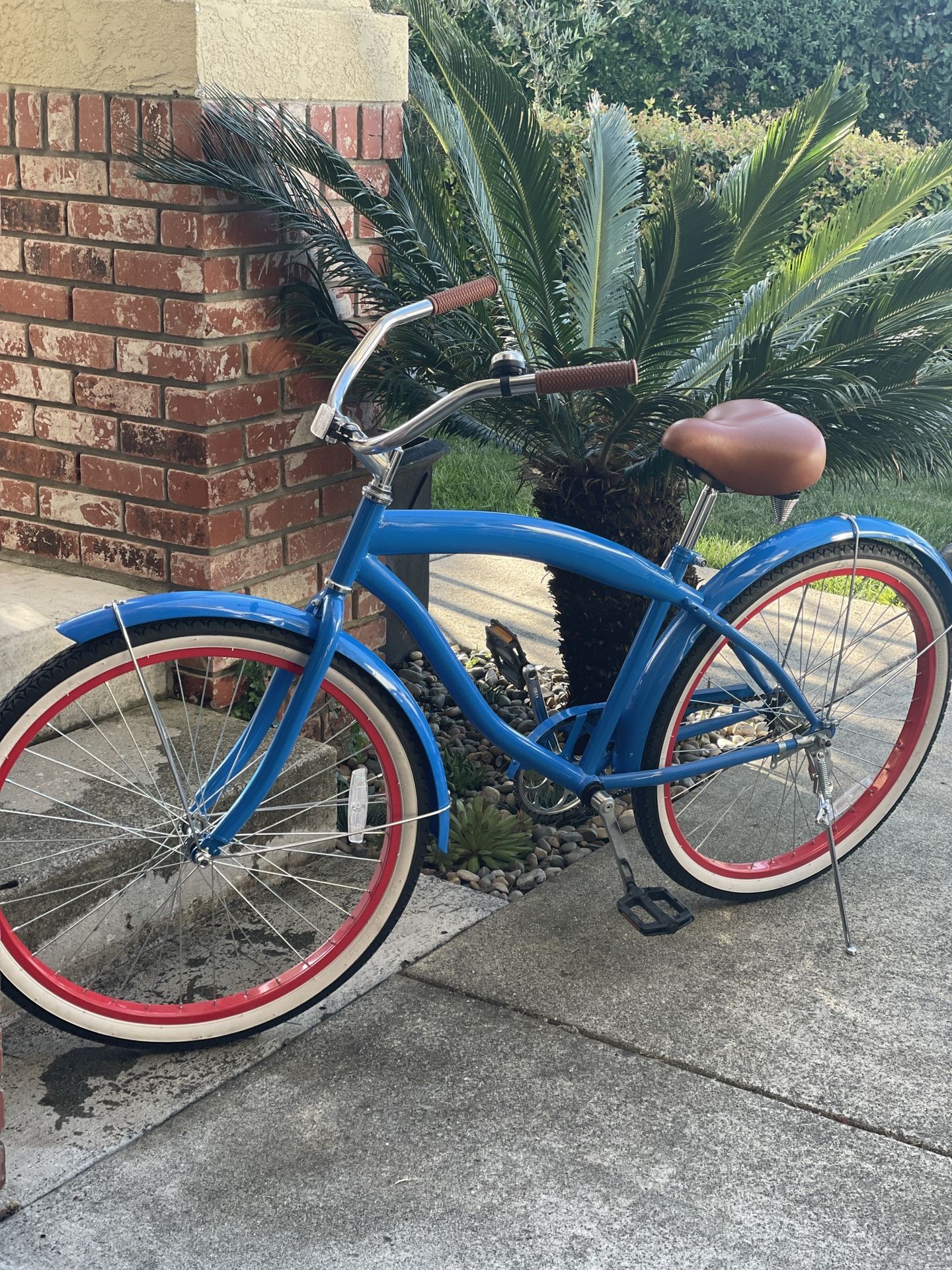 Like new Cruiser Bike With Leather Seat & Handles