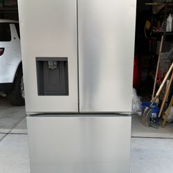 Stainless Steel LG Refrigerator w/ Water Dispenser – Nearly New