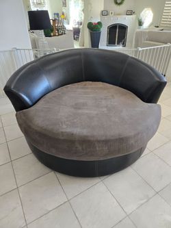 Round Couch / Oversized Chair