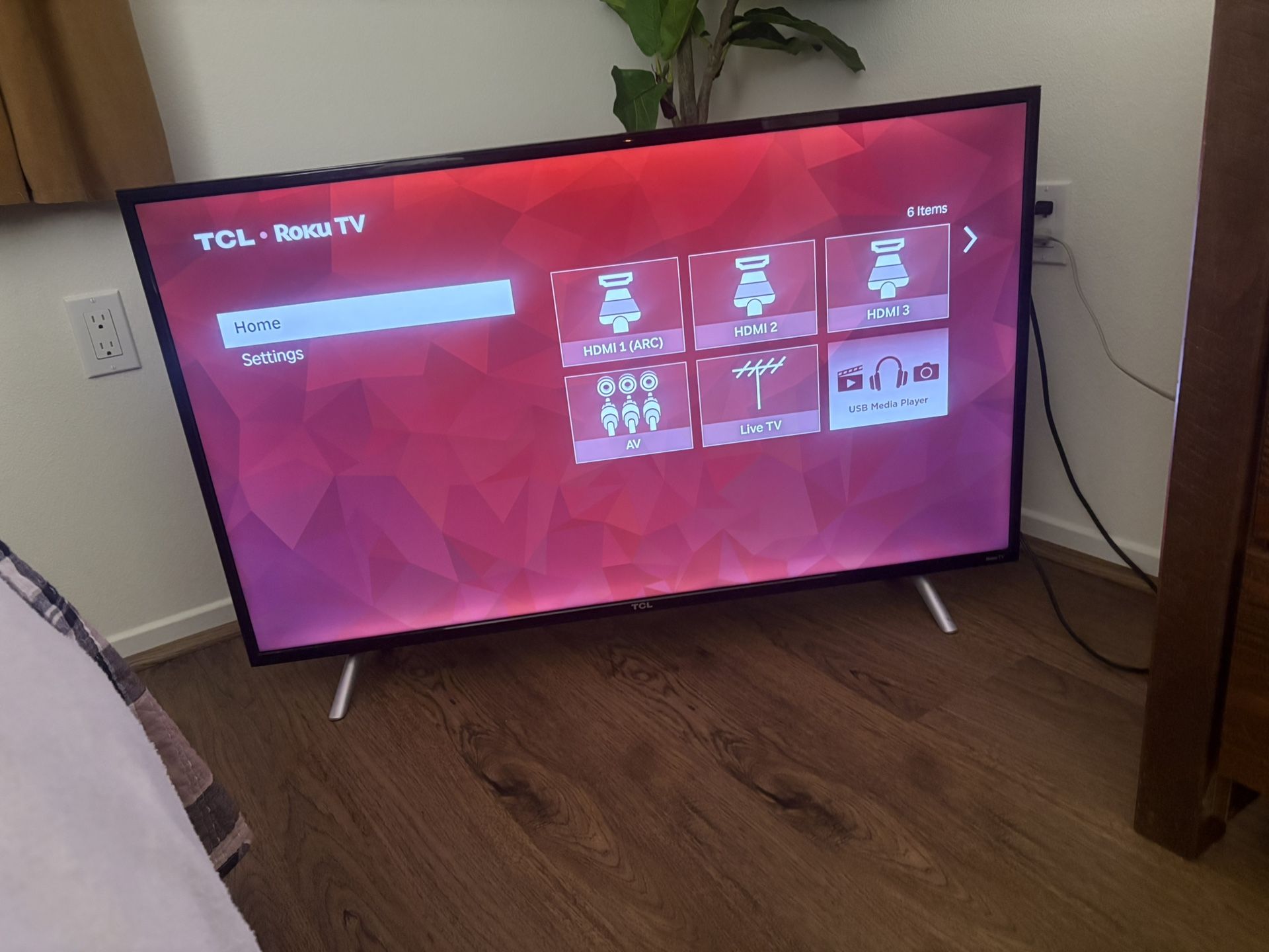 49” TCL ROKU TV