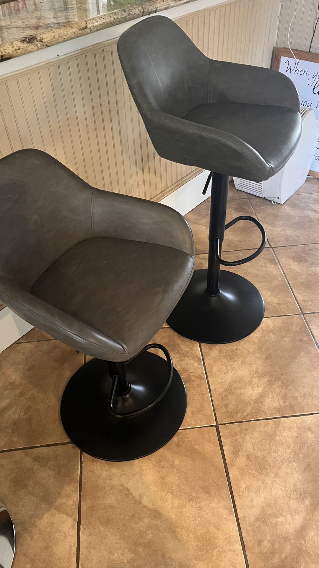 2 Bar Stools