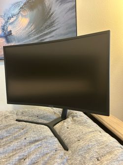 Samsung 32 in Curved Gaming Monitor