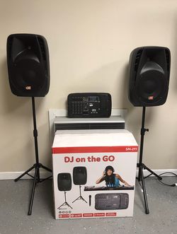 DJ Portable Doble Bocina 10" tripies, dos microfonos y mixer/DJ On the GO with two 10" subwoofer