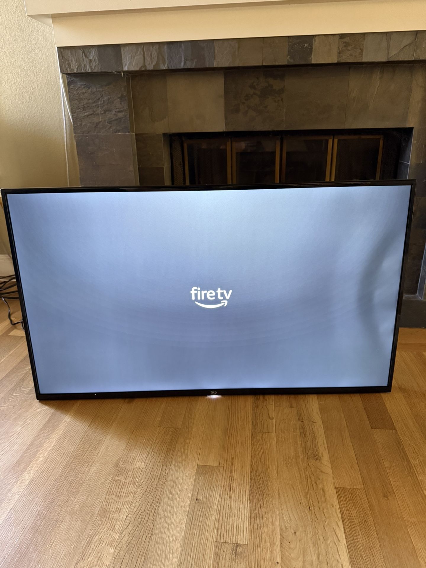 📺 43” Amazon Fire TV – Works Great! (Minor Screen Discoloration)