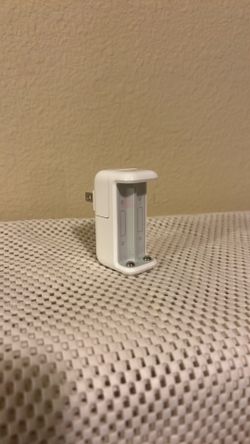 Apple OEM A1360 MC500LL/A Battery Charger For Rechargeable AA Batteries