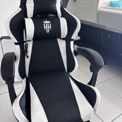 Gaming chair 