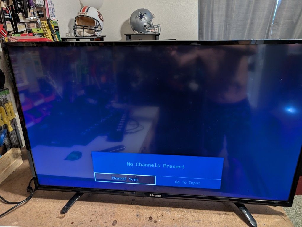 Hisense 42" Flat Screen TV With Brand New Universal Remote