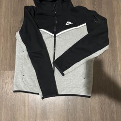 Nike Tech Size M