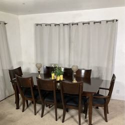 Gorgeous Dining Table With 8 Chairs!