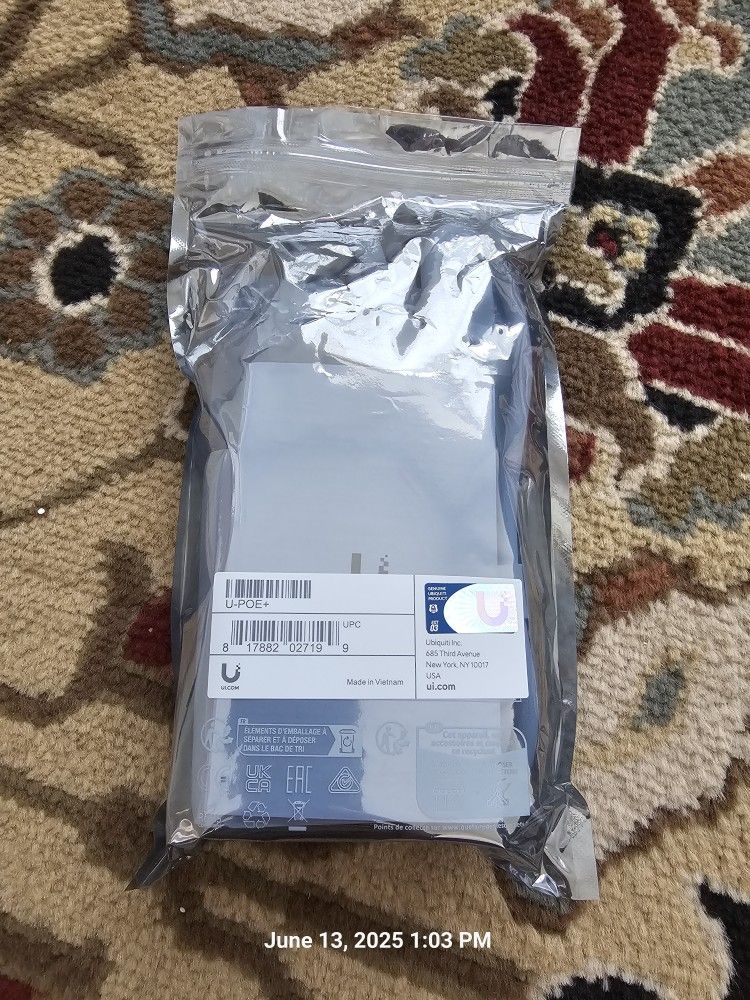 Ubiquiti Networks U-PoE+ Adapter (30W) with Gigabit LAN Connection