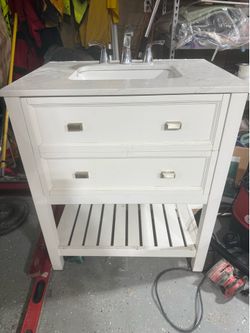 Bathroom vanity set