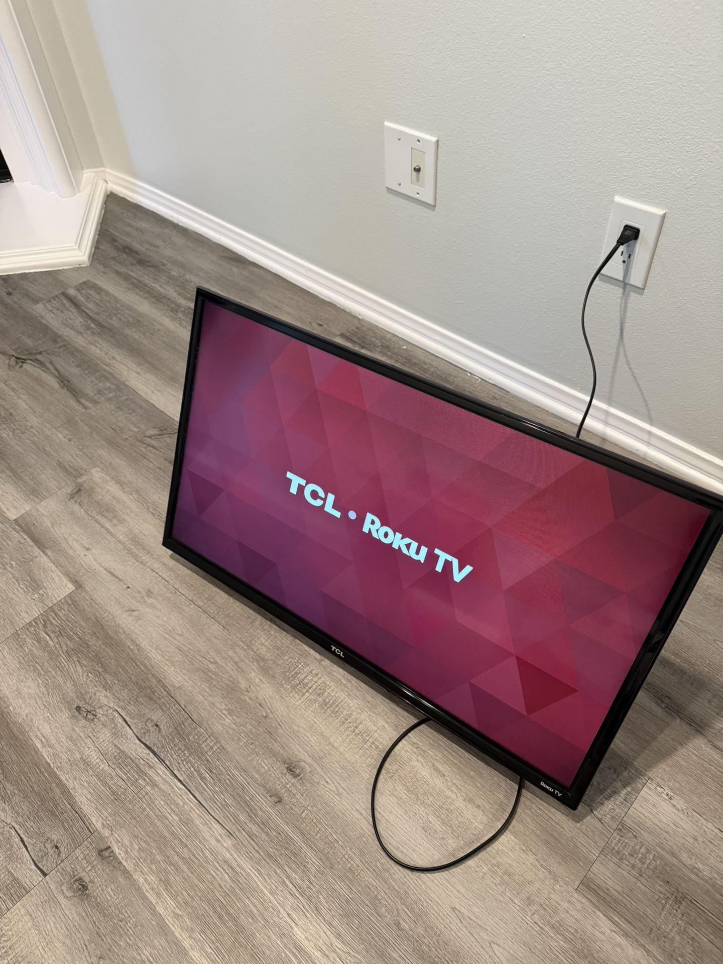 32” inch Smart TV with Mount