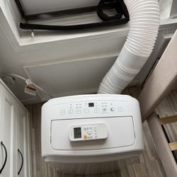 Insignia - 250sq Ft, 6,000 BTU portable Air Conditioner - White