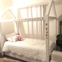 Twin Bed No Mattress Wth Extra Bed In The Bottom