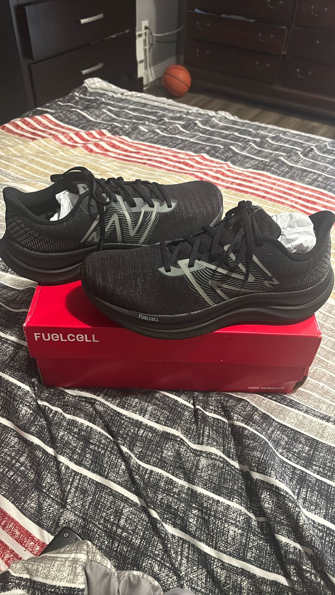 New NB Mens Tennis Black Size 10