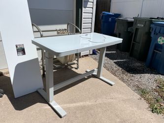 Free desk