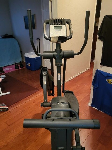 ELLIPTICAL MACHINE by NORDicTRACK