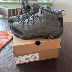 Merrell Women’s Hiking Boots Size 11 BRAND NEW