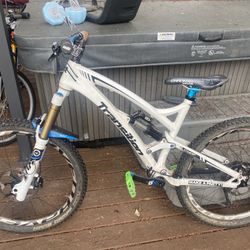 Transition DH bike CF