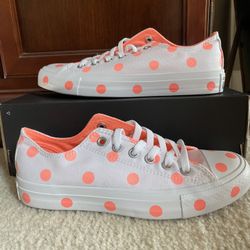 Women’s Converse Size 7