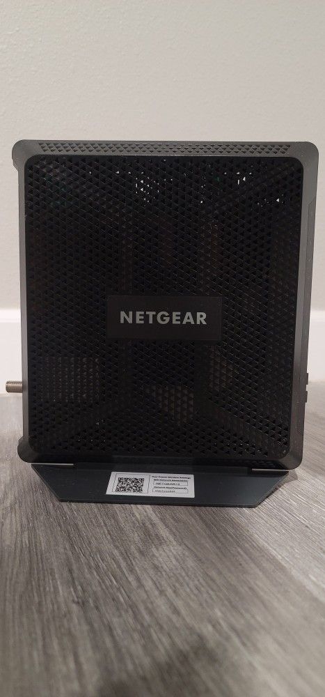 NETGEAR NightHawk AC1900 Wi-Fi Cable Modem Router