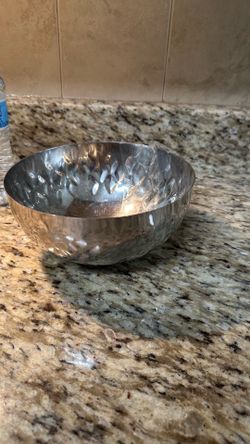 Sol Living stainless steel salad serving bowl with a hammered finish