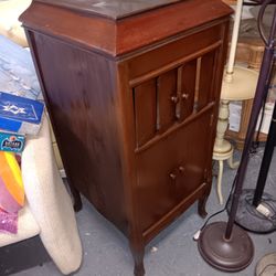 Antique Cabinet Victrola
