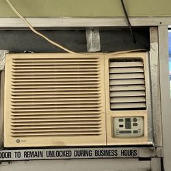 GE Window \ Wall AC unit- Works Great- 12,000BTU