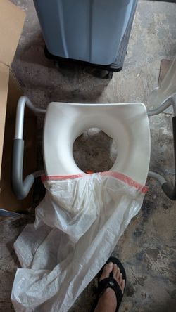 Senior toilet seat
