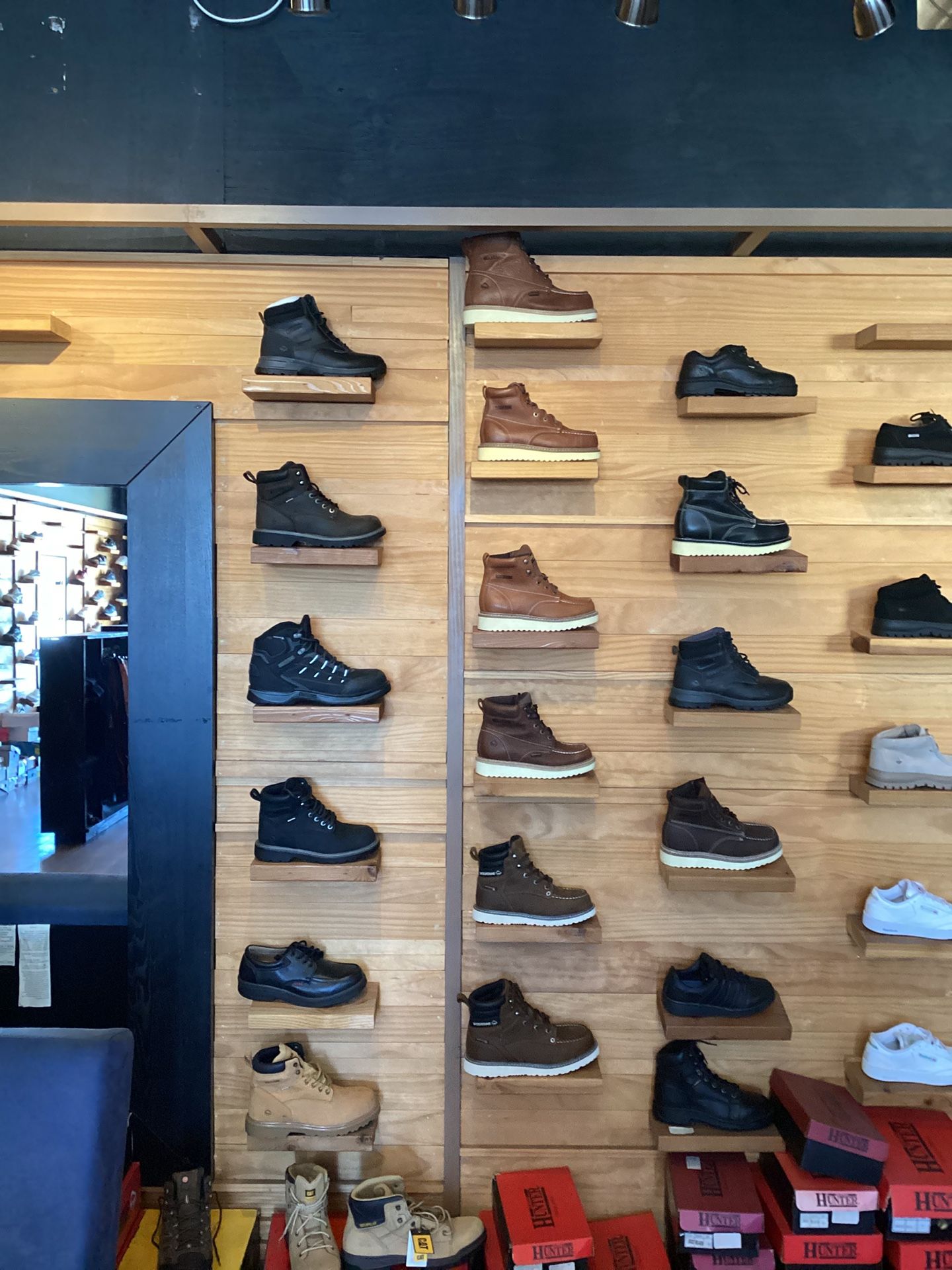 Wolverine Work Shoes waterproof steel toe non-steel toe buy one get one free rest of the stores minimum 50 to 70% off