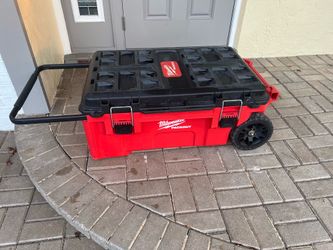 Milwaukee PACKOUT 38” Rolling Tool Chest