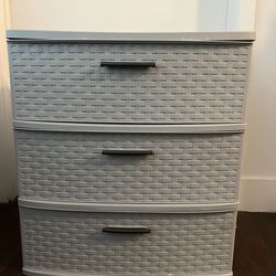 Sterilite Weave plastic dresser