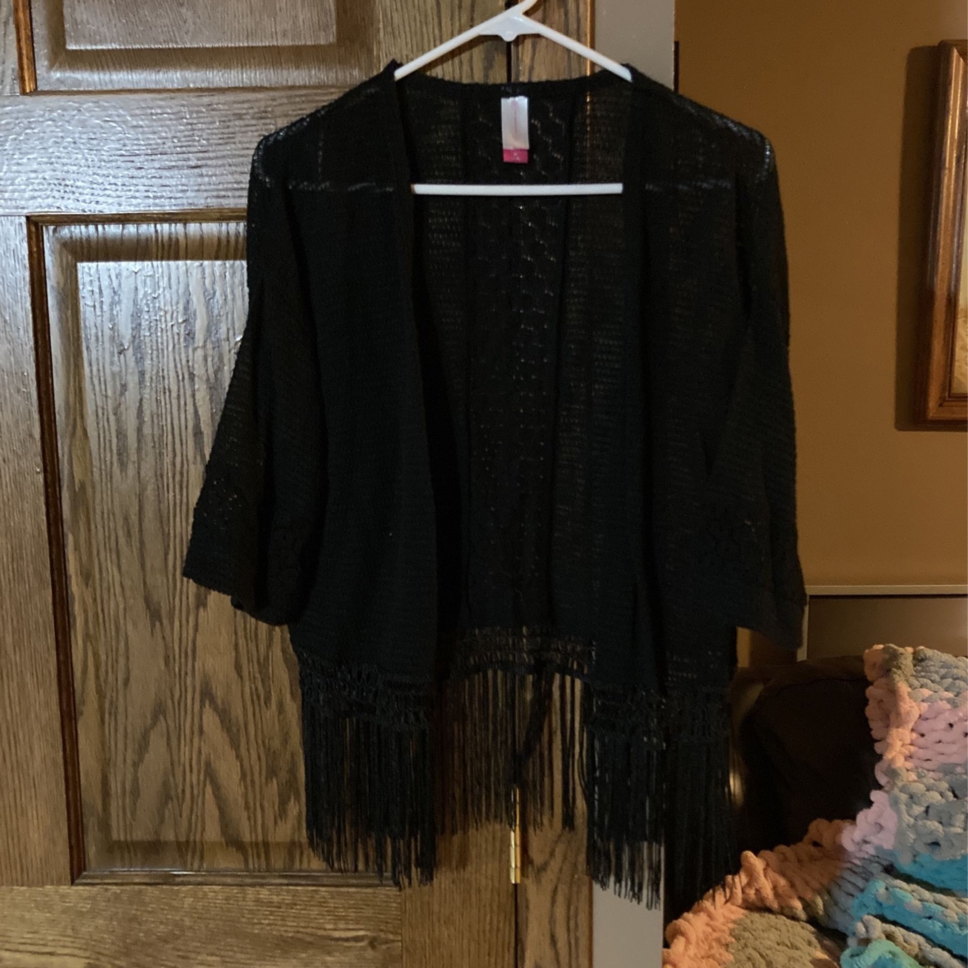 No Boundaries Size M Sweater