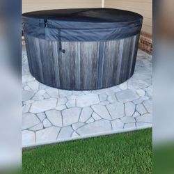 Celtic Luna 124 Hot Tub - Like New - Bowling Green, KY
