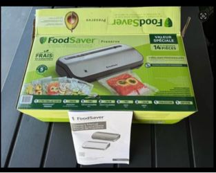 FoodSaver 14-Piece Starter Kit with Vacuum Seal Roll and Bags