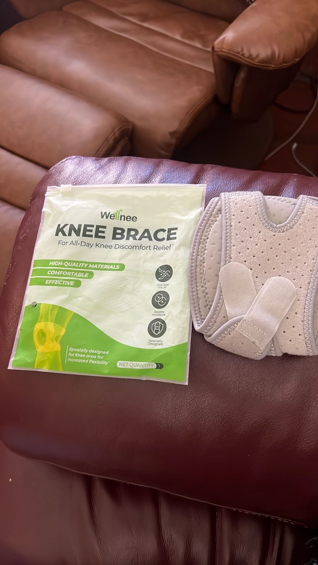 Knee Brace with Silicone Padding - Wellknee Compression Sleeve (Open - Pack / New