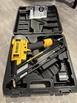 DEWALT DWFP72155 15 Gauge Precision Point Angle Finish Nailer w/Case