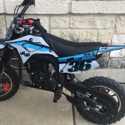 400$ 49-50cc Gas Dirt bike For Kids