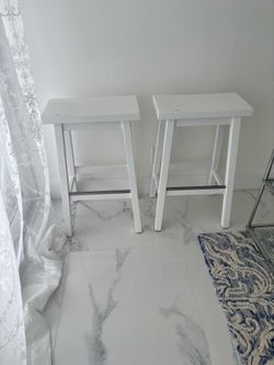 Pair of wooden white barstools